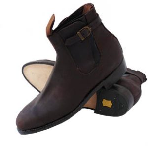 Bota interiza cierre con hebilla